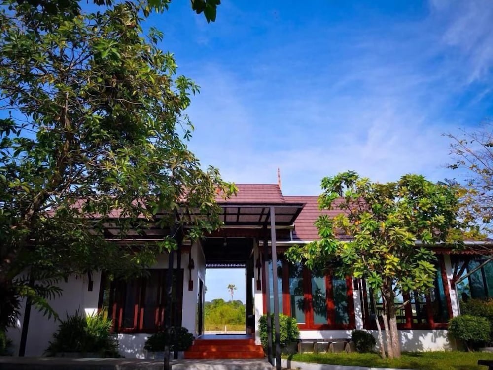 Khum Nakhon Hotel 4/47