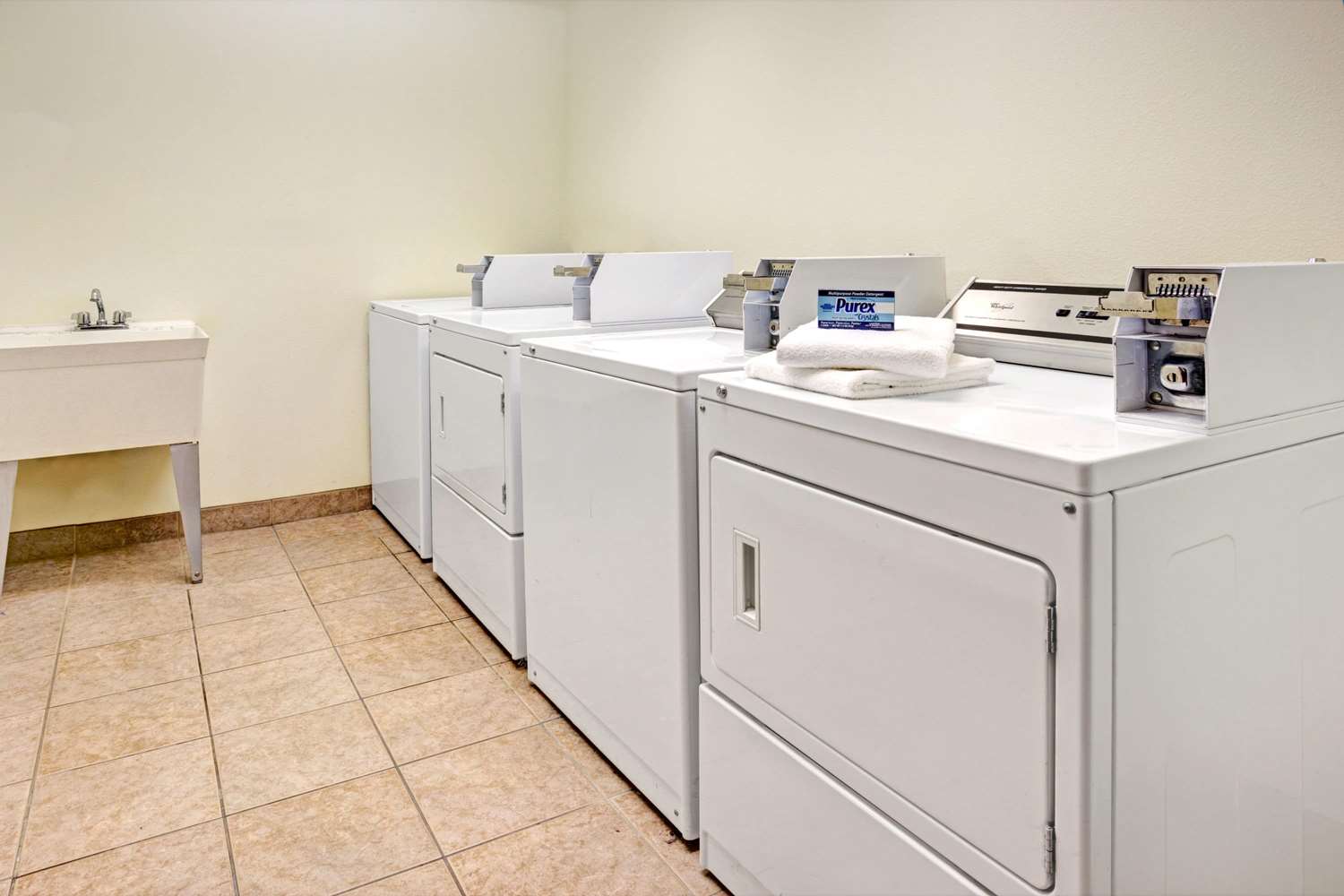 Microtel Inn & Suites by Wyndham Indianapolis Airport 2/36