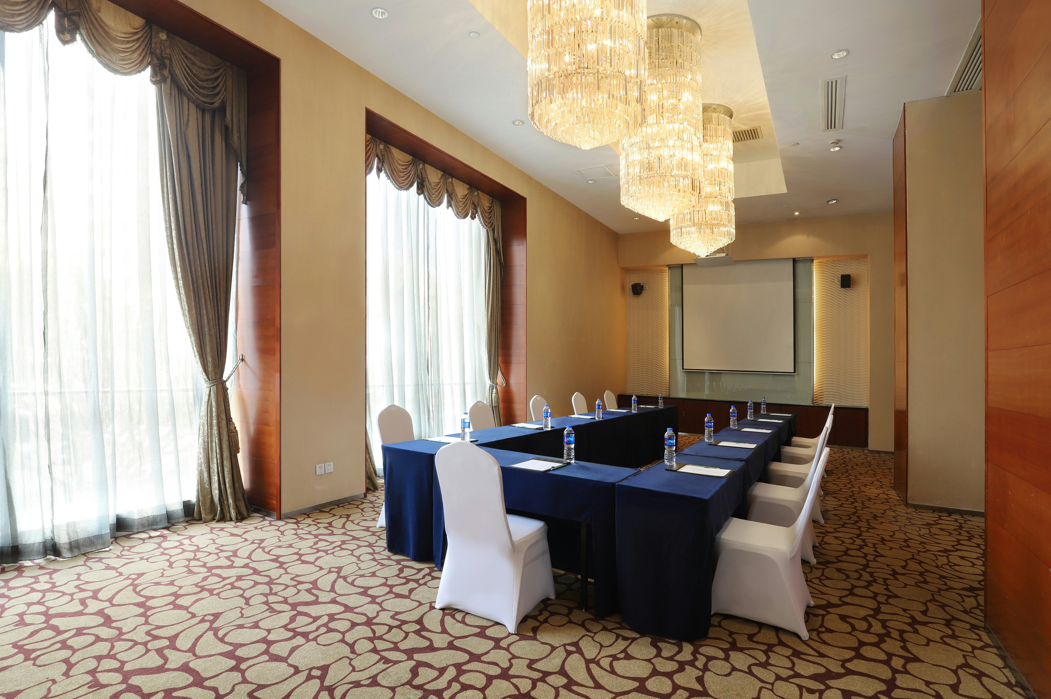 Holiday Inn Shanghai Pudong Nanpu 67/76