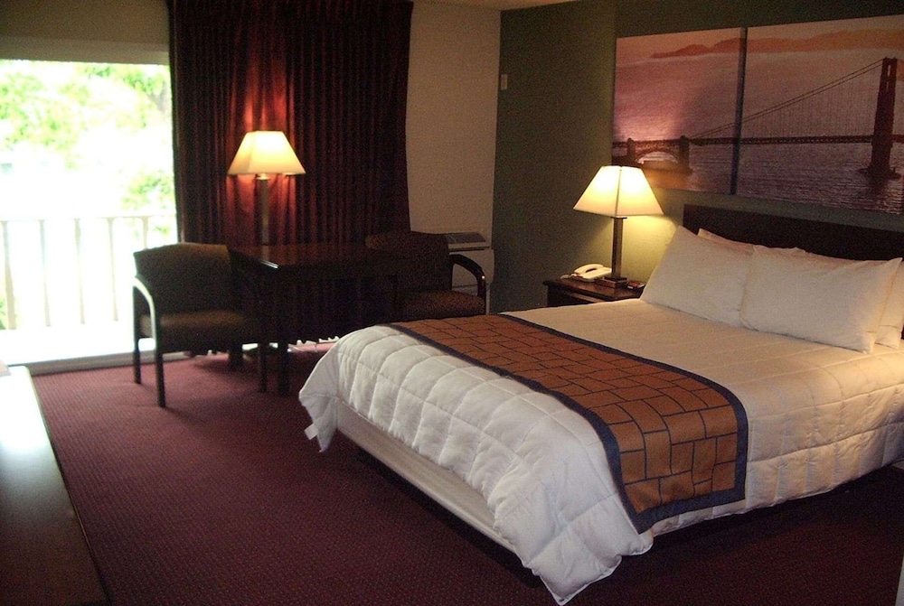 Days Inn by Wyndham Novato/San Francisco 24/50