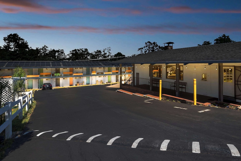 Quality Inn and Suites Jackson CA 36/45