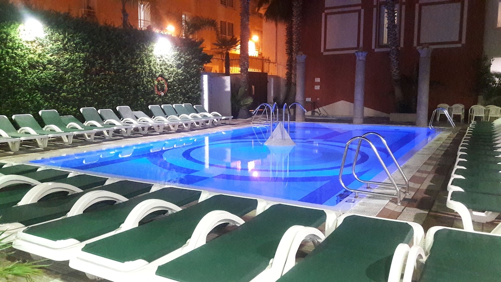 Cleopatra Hotel 38/63