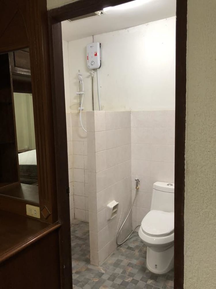 DELUXE, KING BED, LAKE VIEW