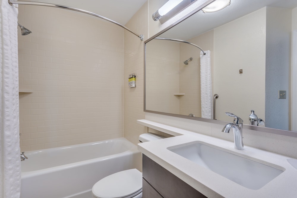 Candlewood Suites Secaucus 12/30