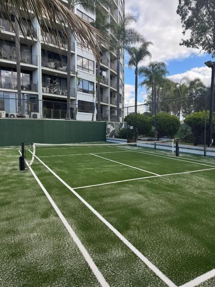 ROYAL PALM RESORT 43/80