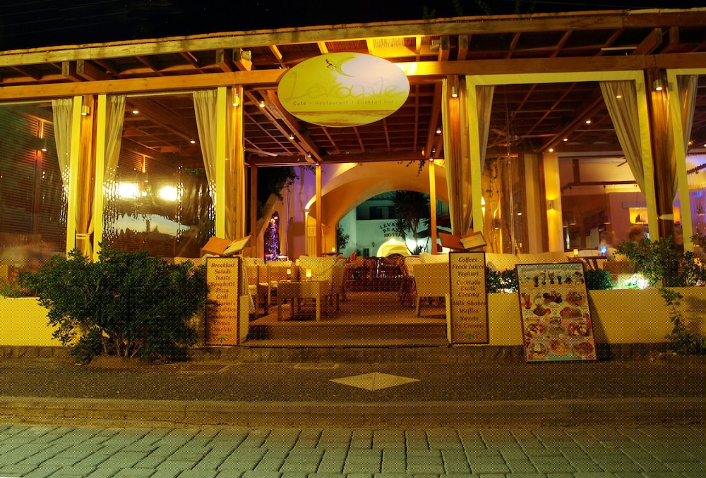 Levante Beach Hotel 9/65