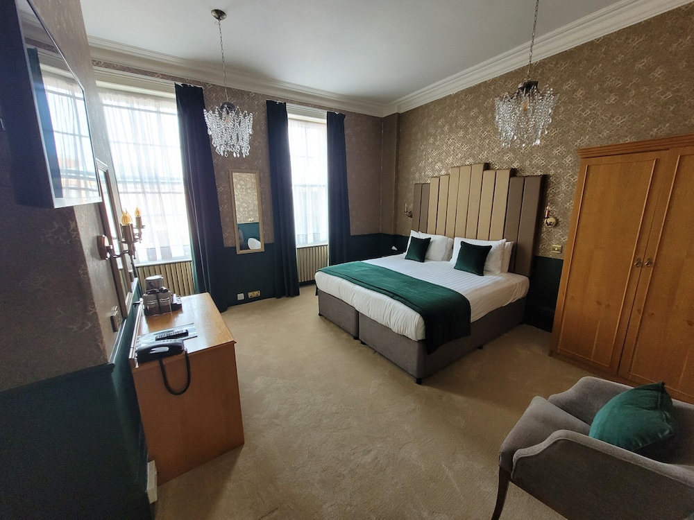 The Crescent Hotel 24/61