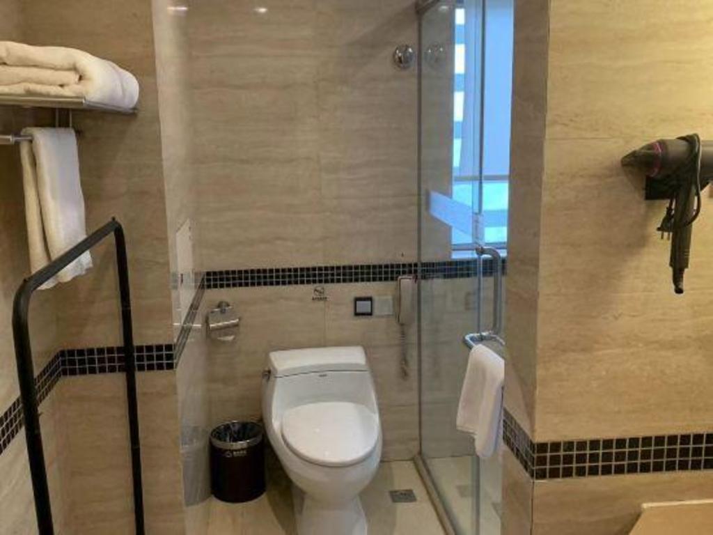 Rezen Kingtown Hotel (Chongqing Liangjiang New District) 57/58