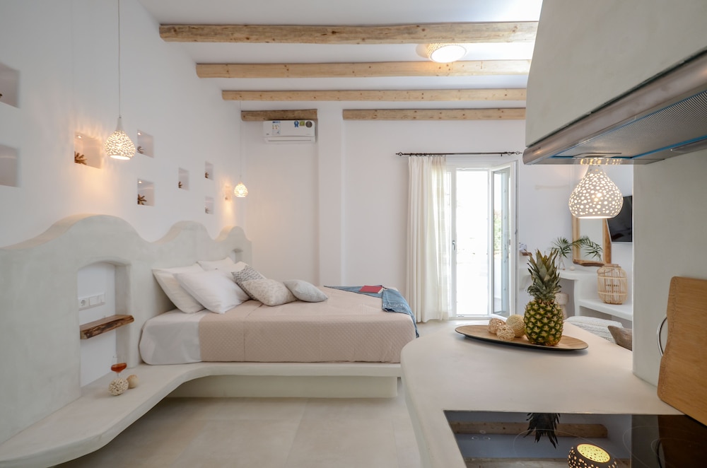 Naxos Nature Suites 13/39