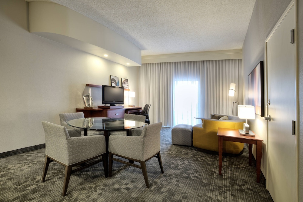 Courtyard By Marriott Mcallen Airport 36/37