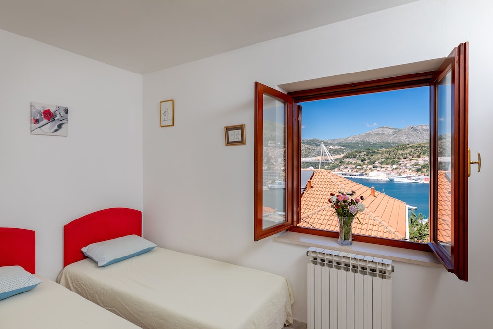 VILLA VALJALO 16/50