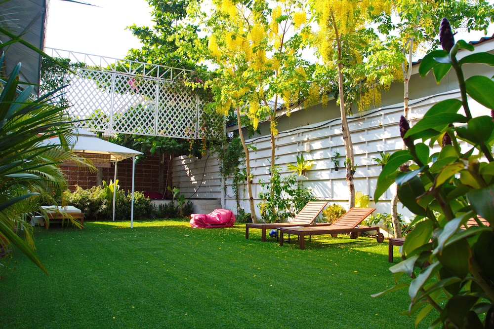 Barefeet Naturist Resort 7/48