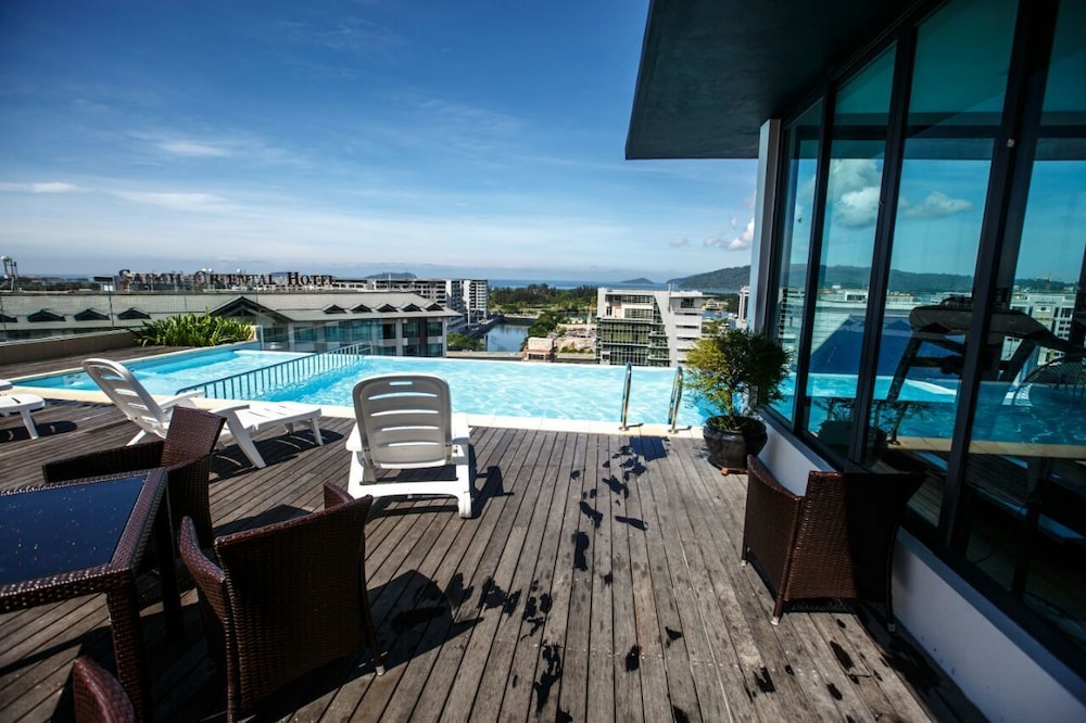 Marina Travellers Suite Sky Karamunsing 16/18