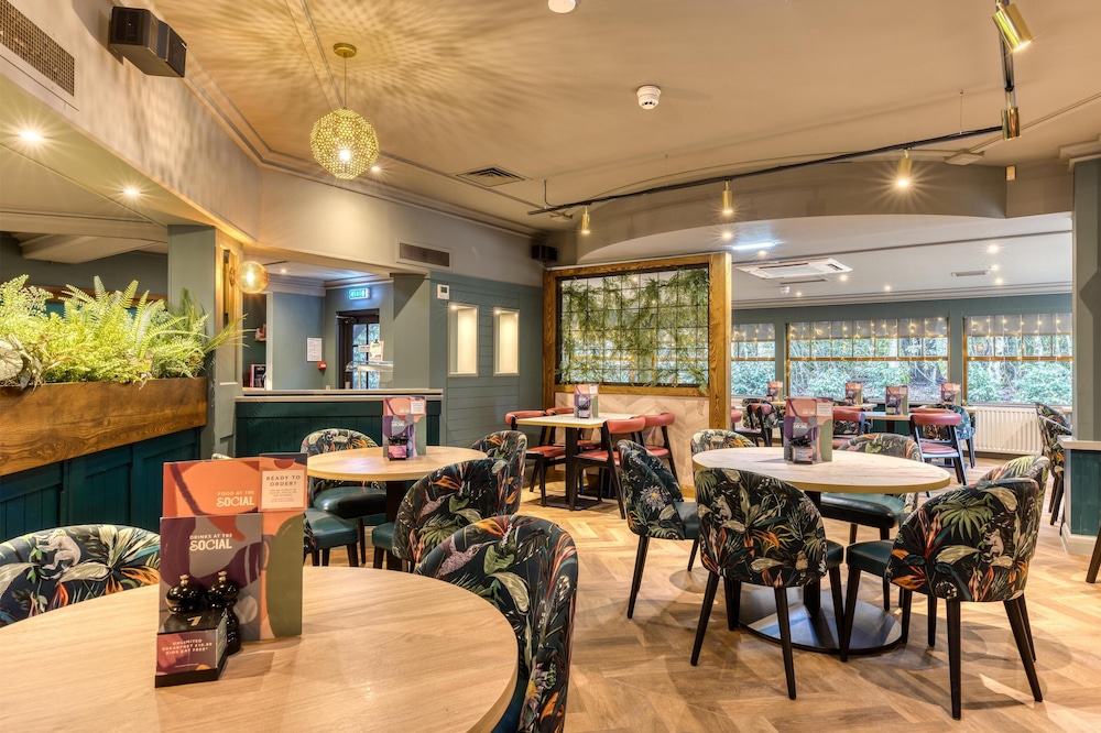Premier Inn Glasgow Airport 27/41