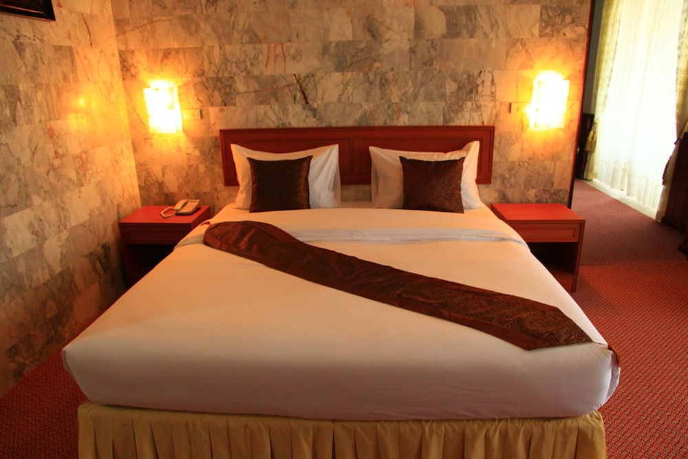 Golden Dragon Resort 8/43