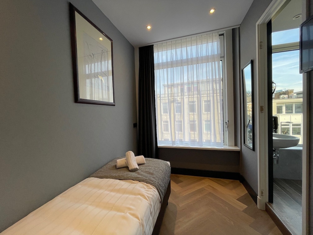 ROOM, SINGLE, SINGLE BED