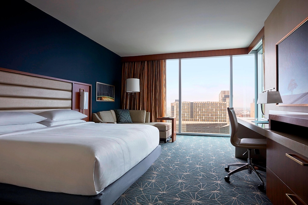 MARRIOTT MARQUIS HOUSTON 17/65