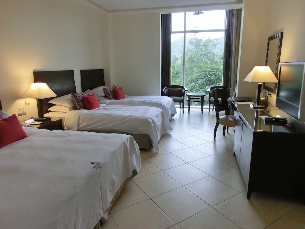 Chateau Beach Resort 20/78