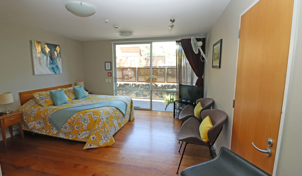 SUPERIOR, STUDIO, GROUND FLOOR