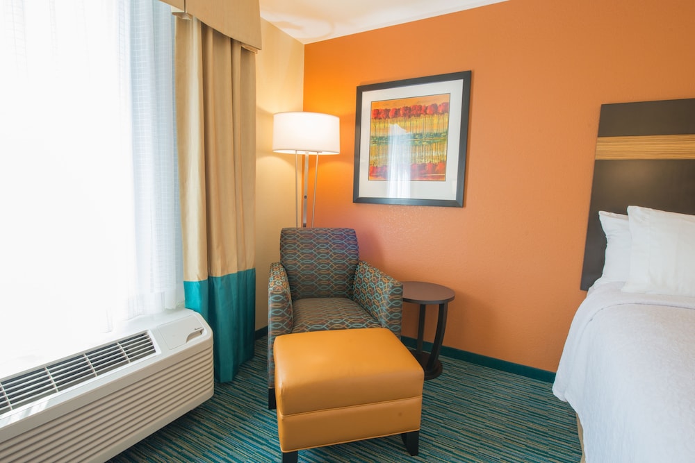 Holiday Inn Bismarck 25/70