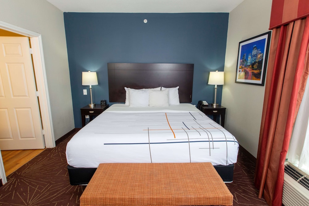 La Quinta Inn & Suites by Wyndham Houston East at Normandy 25/63