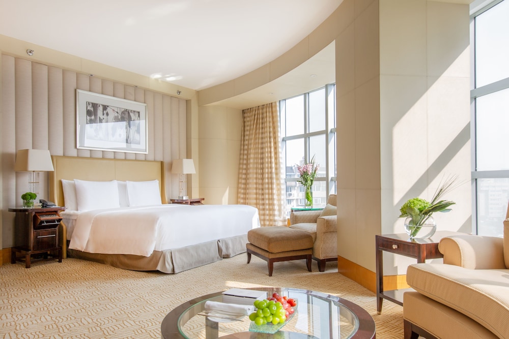 Ritz Carlton Financial Street 8/42