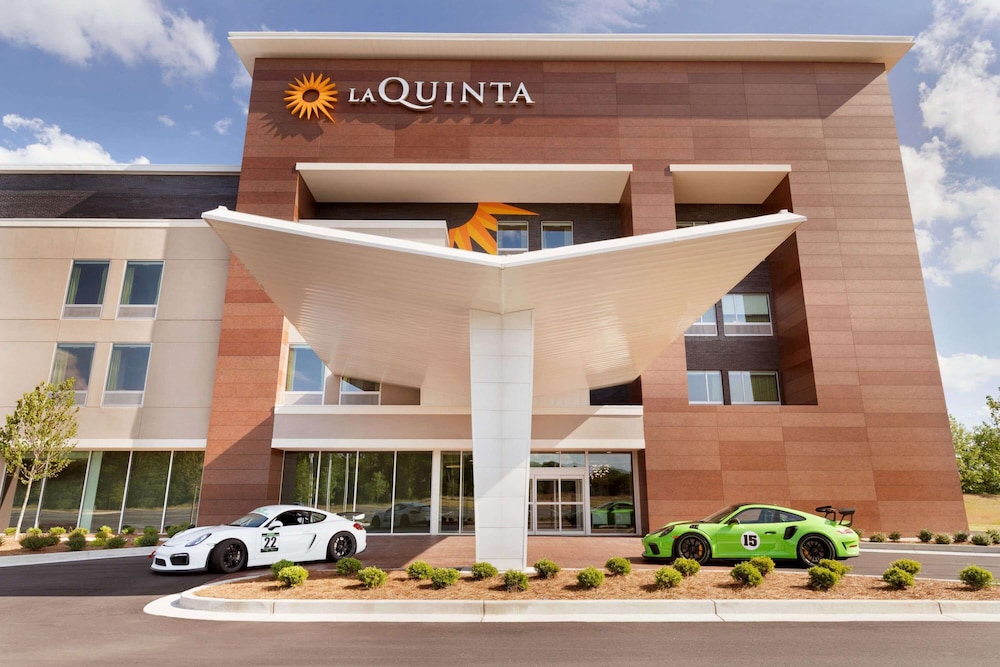 La Quinta Inn and Suites by Wyndham Braselton 1/60