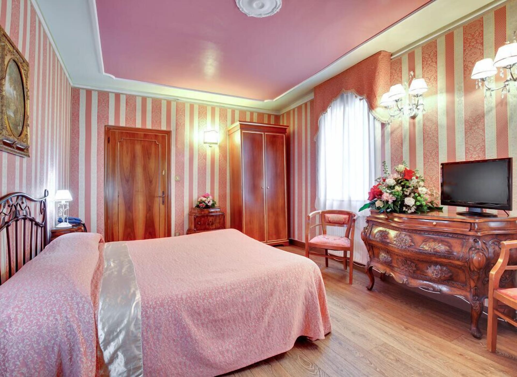LOFT, SMALL