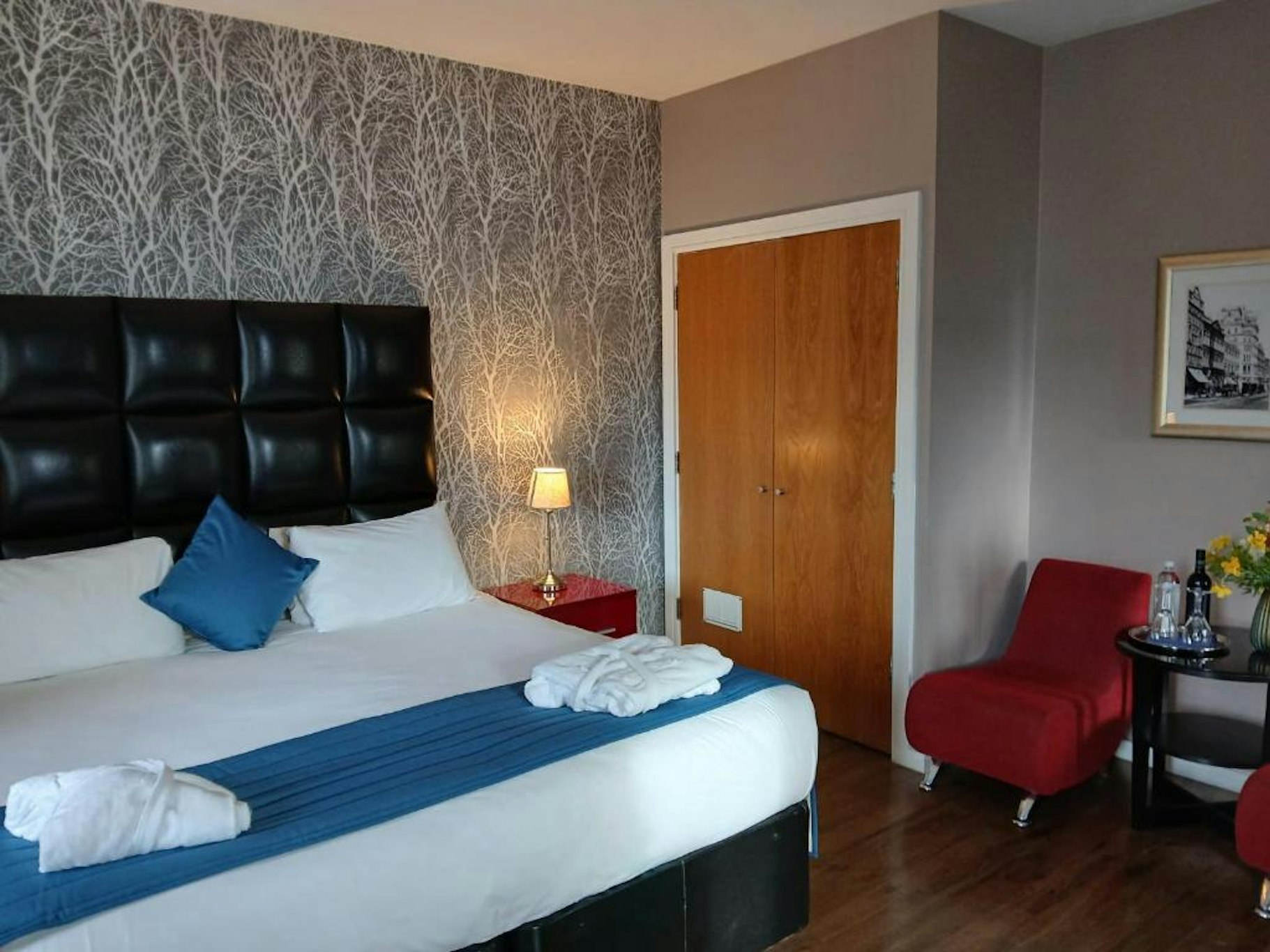 The Royal Hotel Cardiff 4/34