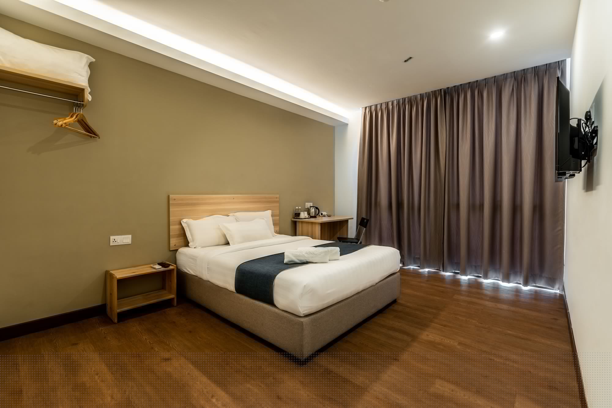 Deluxe, Queen Bed, Lobby Floor