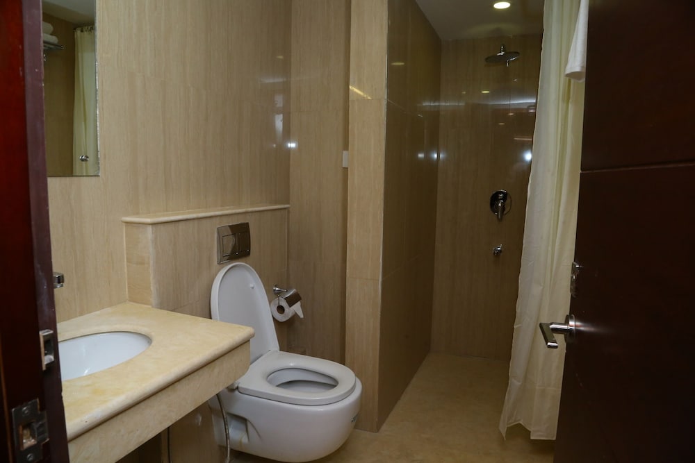 Raaj Bhaavan Clarks Inn Chennai 27/28