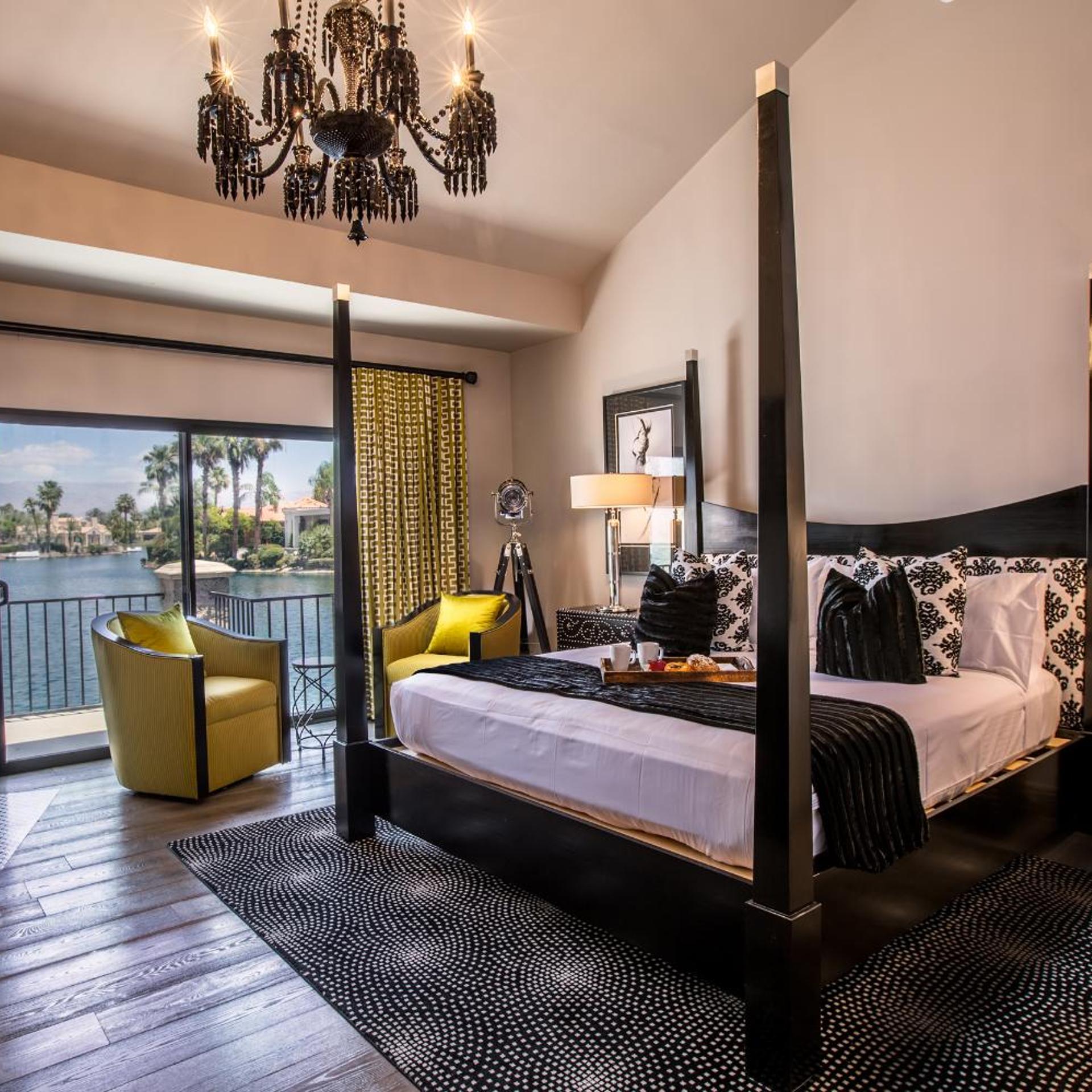 بنغل، The Chateau at Lake La Quinta 2/8