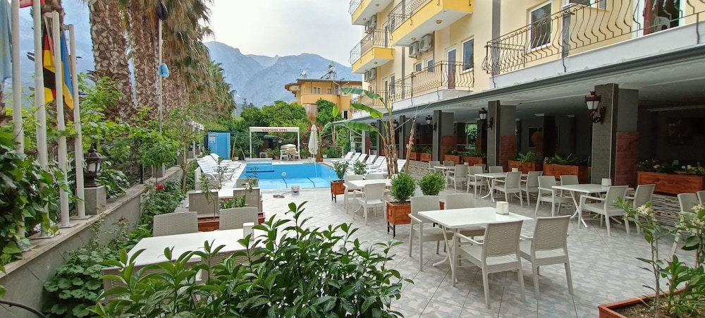 Santana Hotel 23/42
