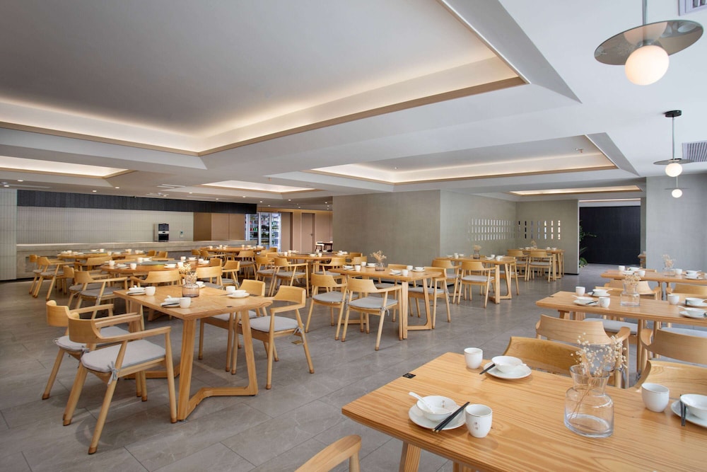 Ramada Encore by Wyndham Jiusuo Downtown 13/17