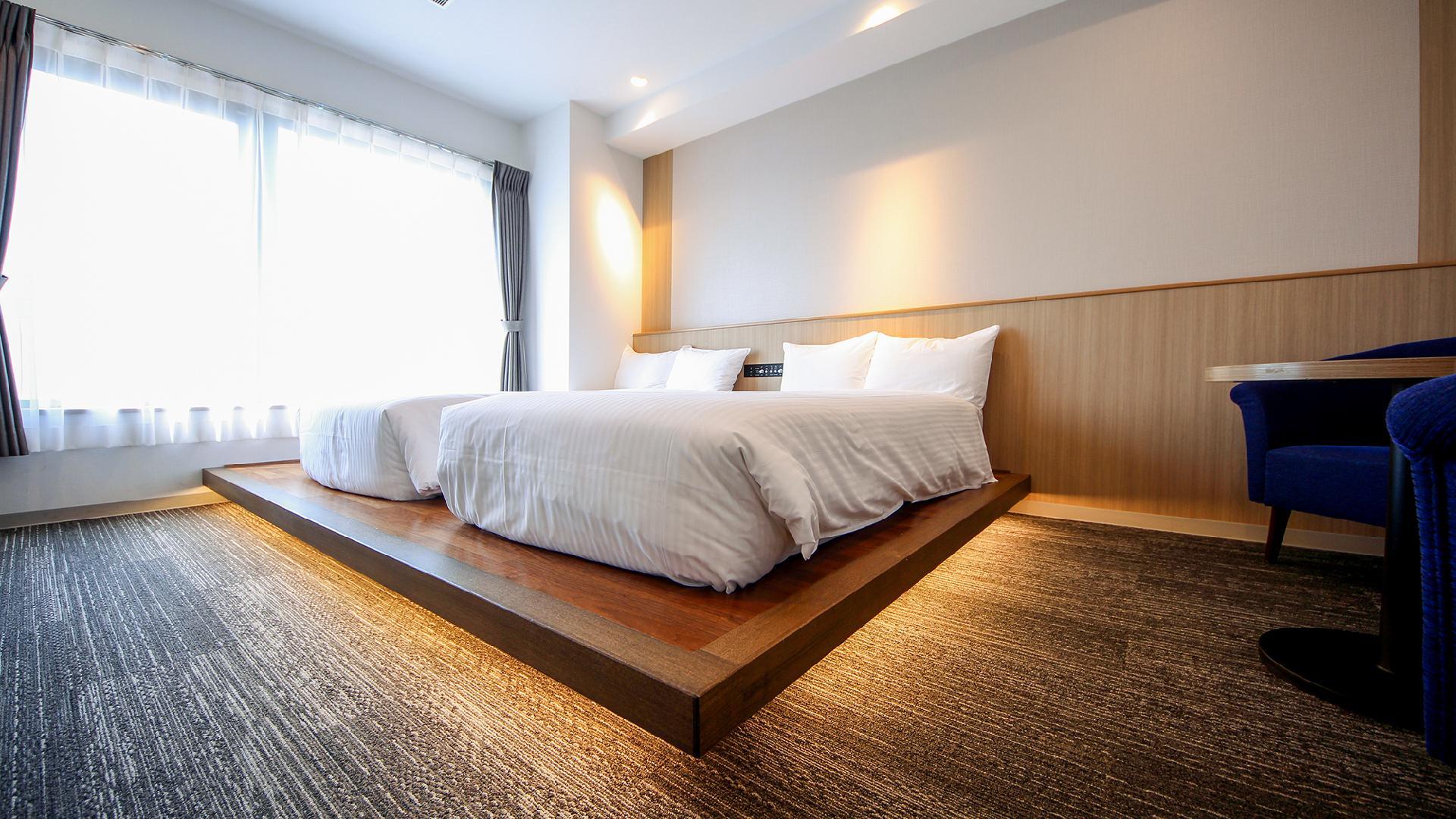 Hollywood, Standard, Twin Beds