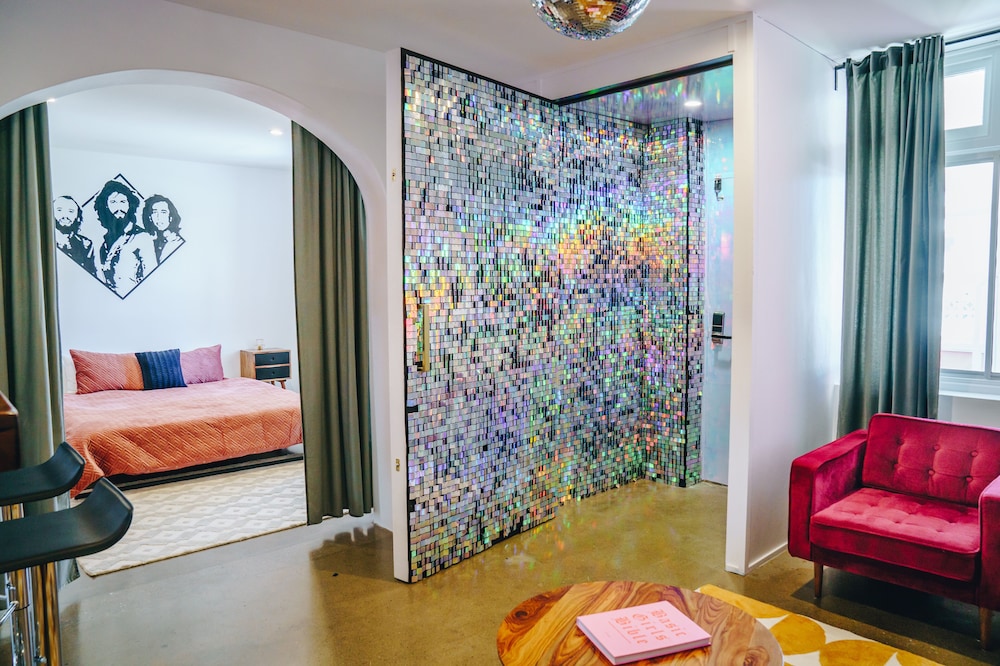 The Pink Hotel Coolangatta 35/50