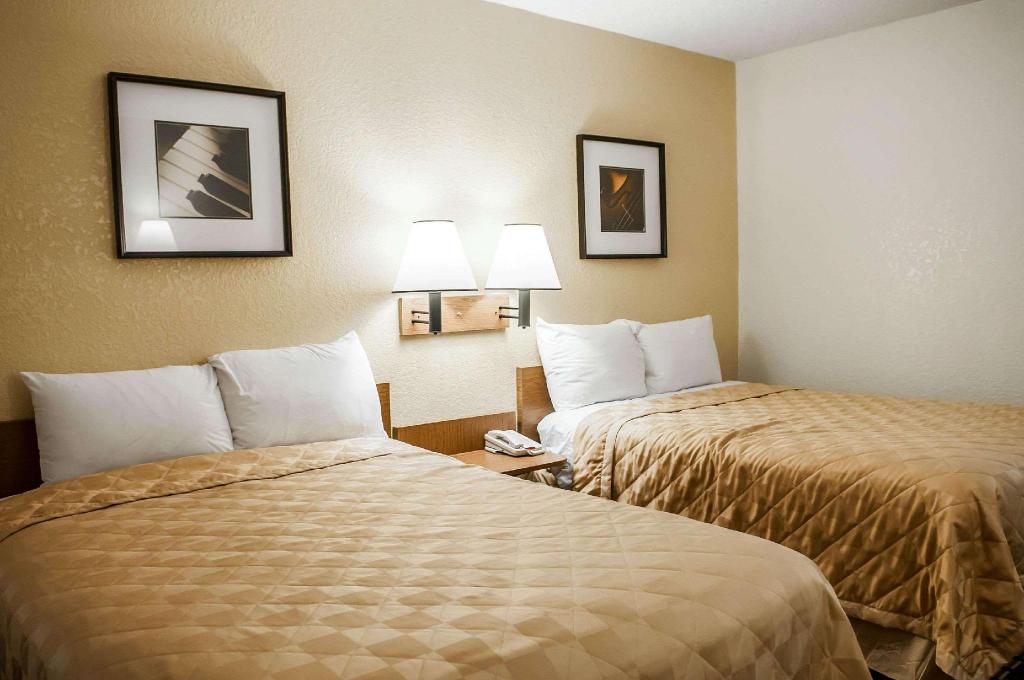 ROOM, 2 DOUBLE BEDS