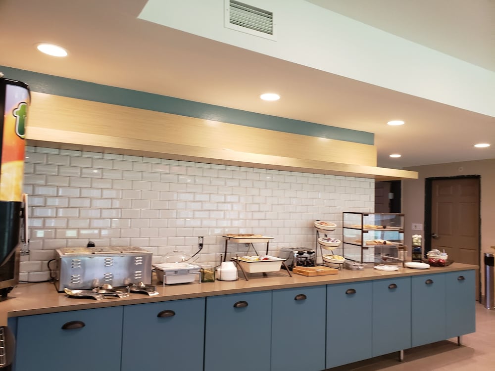 Country Inn & Suites by Radisson, Detroit Lakes 15/21