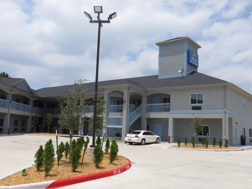 Haven Inn & Suites Willowbrook 8/37