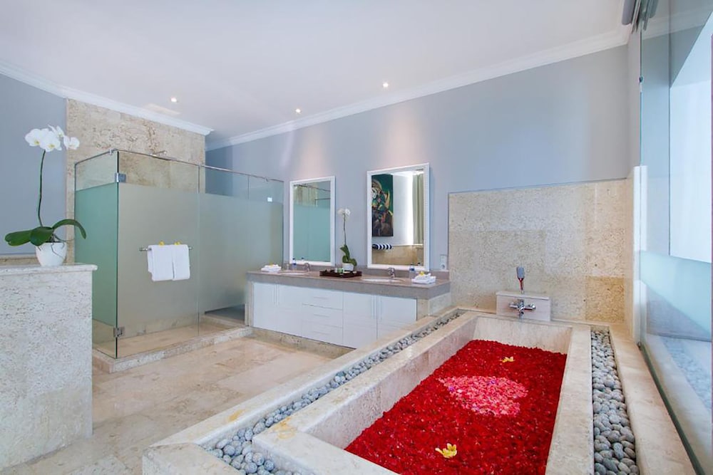 Nunamkhalu Private Villas and Spa (Ex Nusa Dua Retreat) 11/79