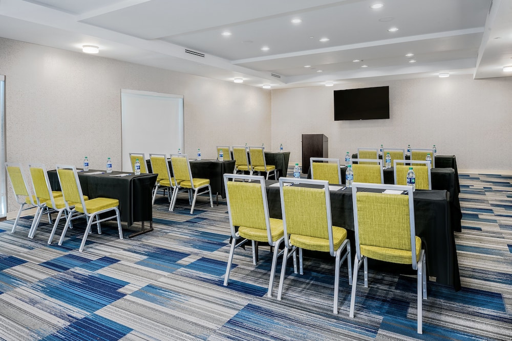Holiday Inn Express & Suites Round Rock - Austin N 44/52