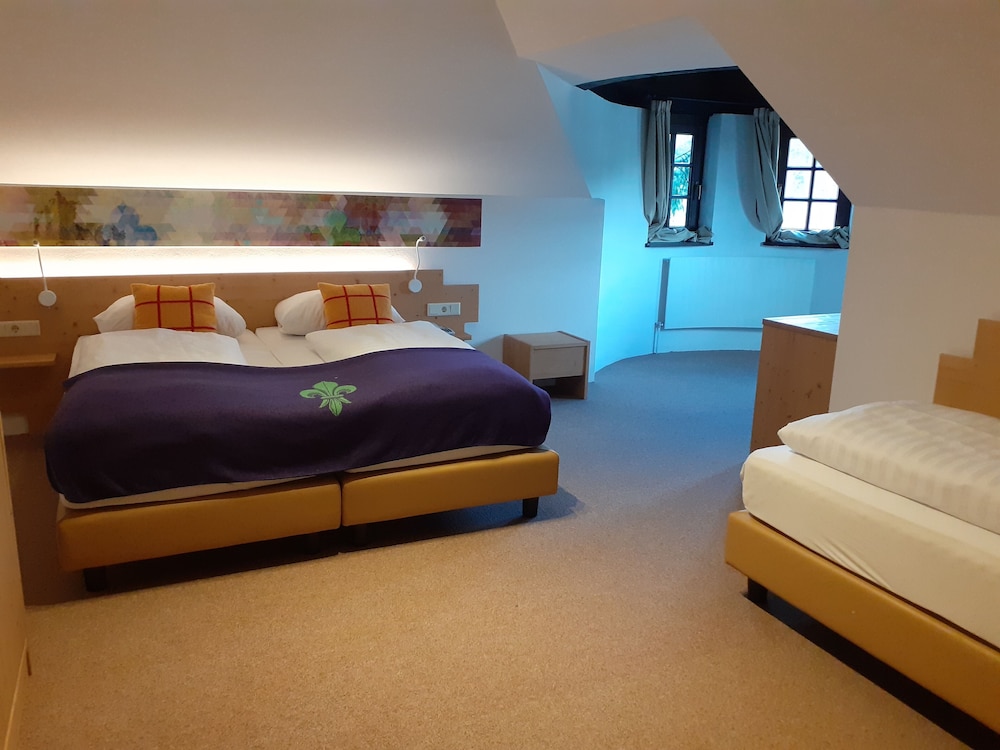 Family Hotel Schloss Rosenegg 24/64