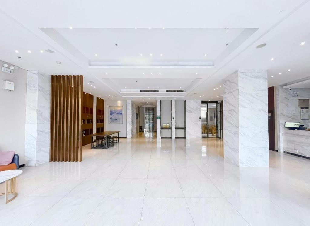 City Comfort Inn (Wanda Store, Xianning South Railway Station) 24/55