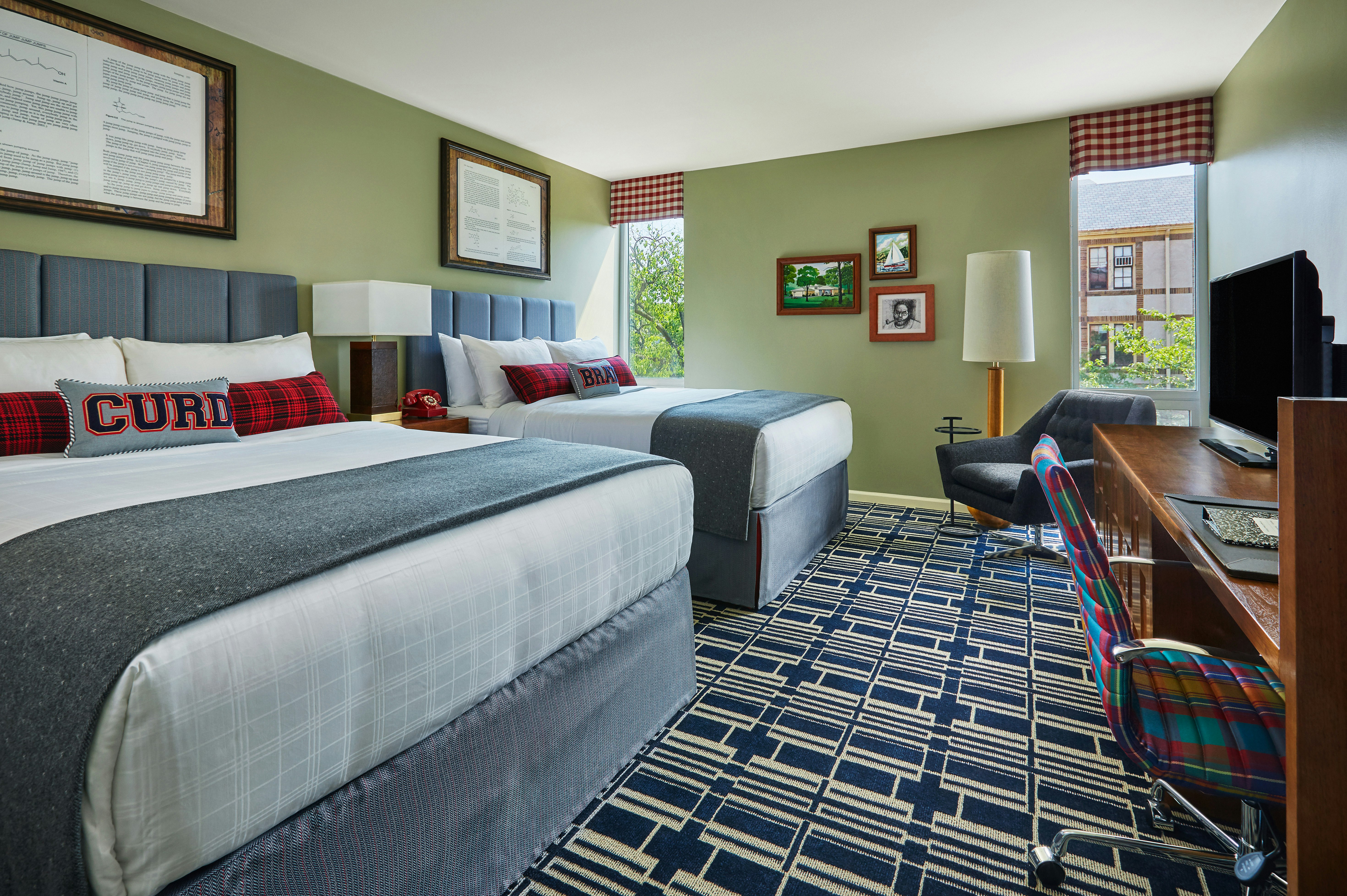 Graduate, 2 Queen Beds