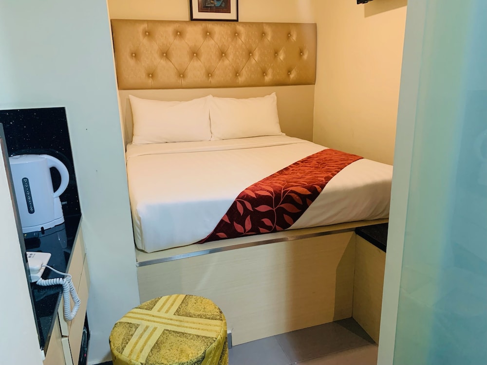 Sandpiper Hotel 33/50