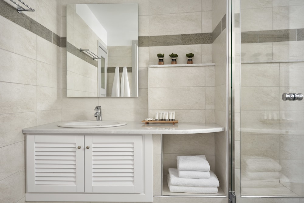Aroma Suites 61/65