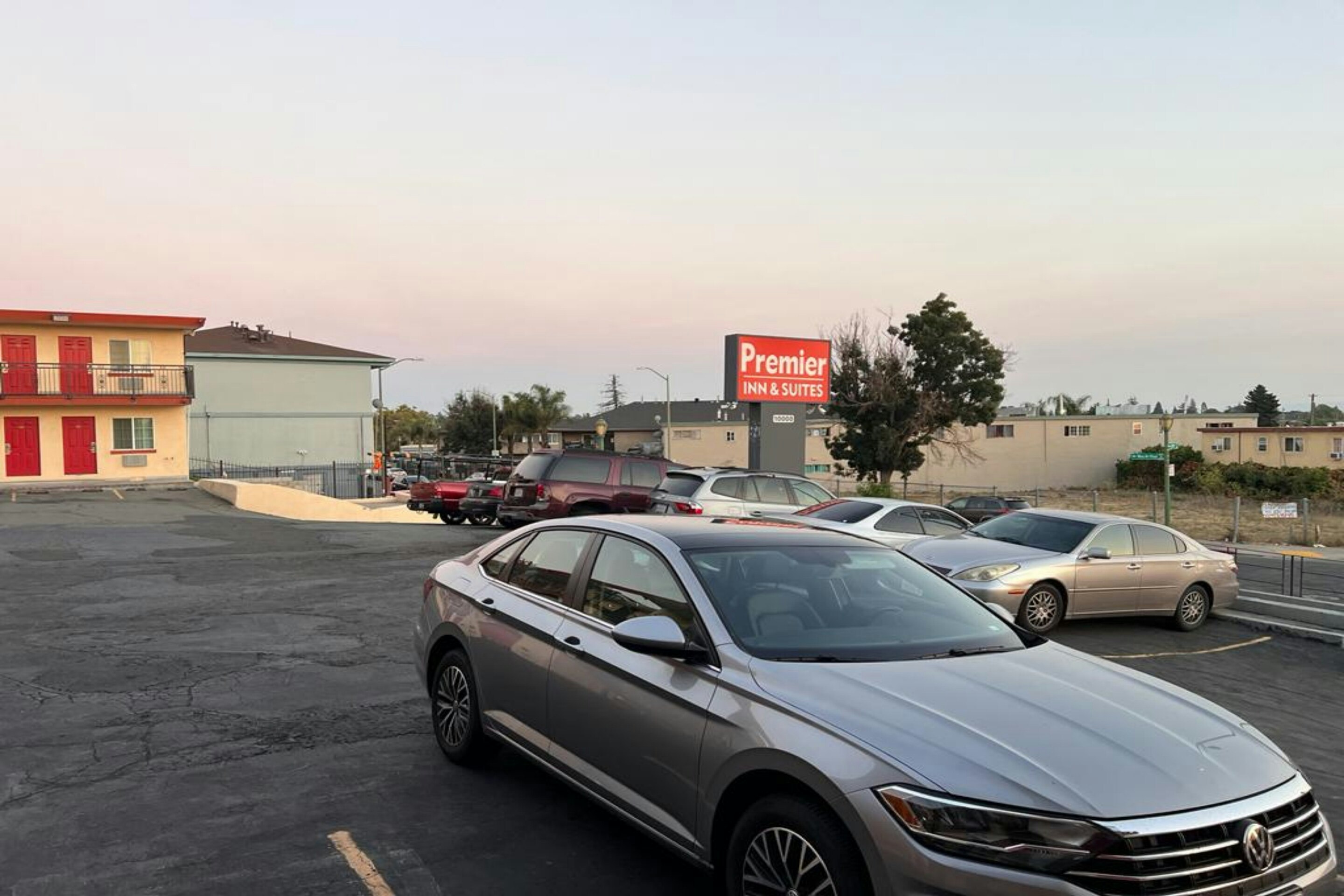 Premier Inn & Suites 17/19