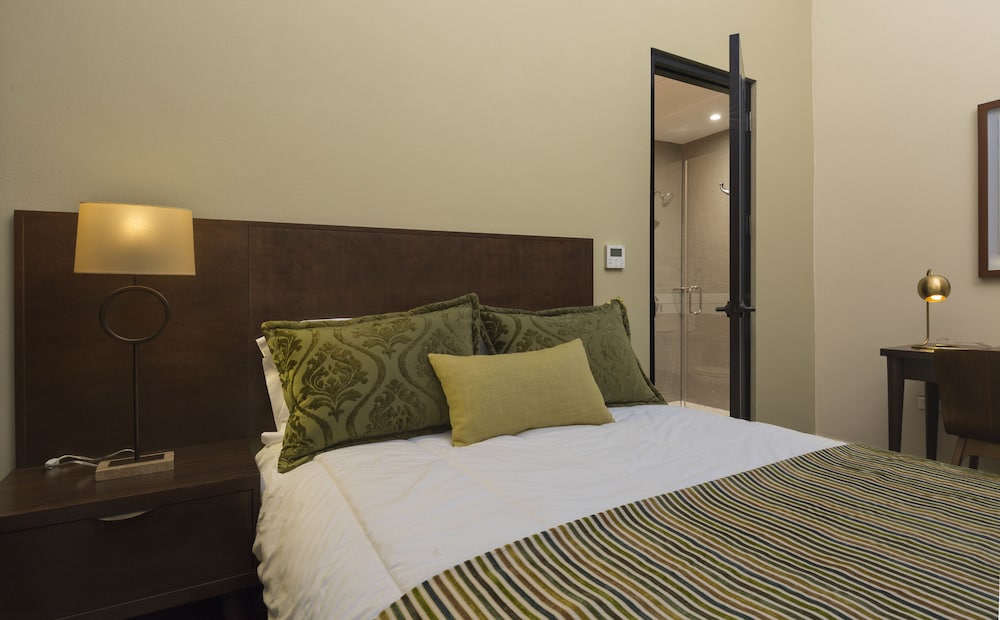 Decanter Hotel 9/47