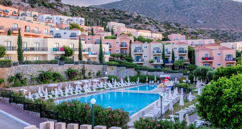 Zeus Hotels The Village Resort and Waterpark 31/34