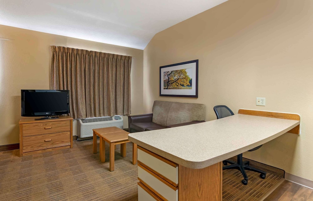 Extended Stay America Kansas City Airport Tiffany Springs 38/53